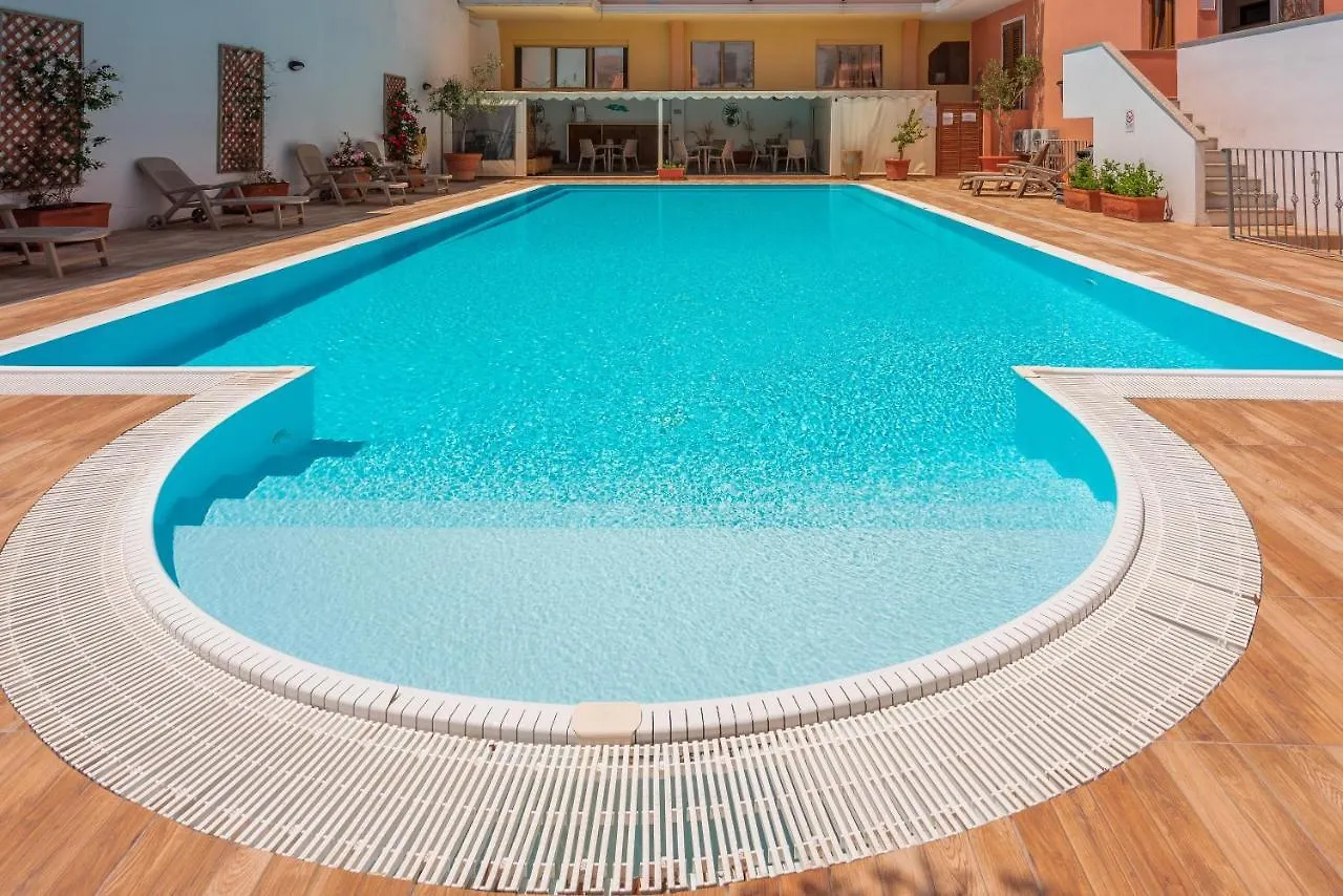 Relaxing Cristal Blu Studio Sleeps 3 Num1486 Santa Teresa Gallura Italy