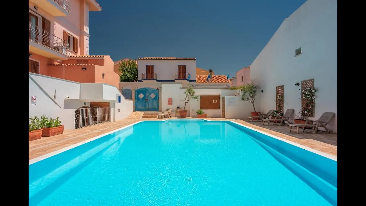 Relaxing Cristal Blu Studio Sleeps 3 Num1486 Santa Teresa Gallura