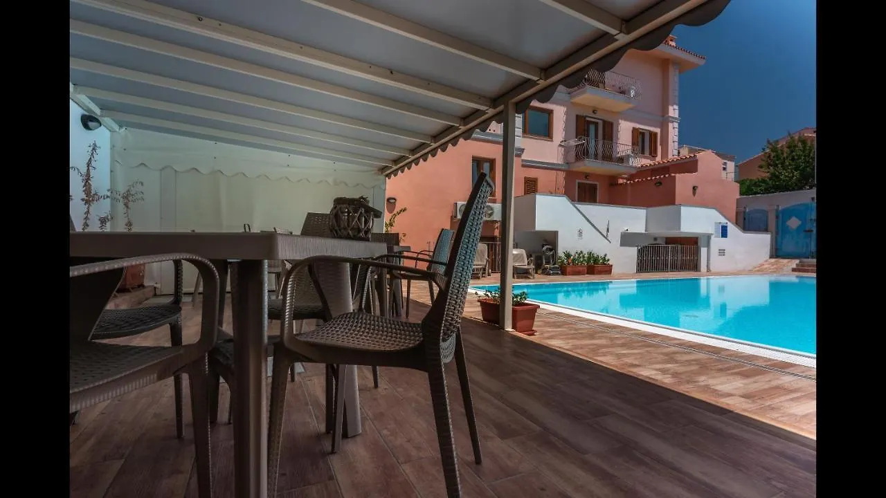 Relaxing Cristal Blu Studio Sleeps 3 Num1486 Santa Teresa Gallura 0*,