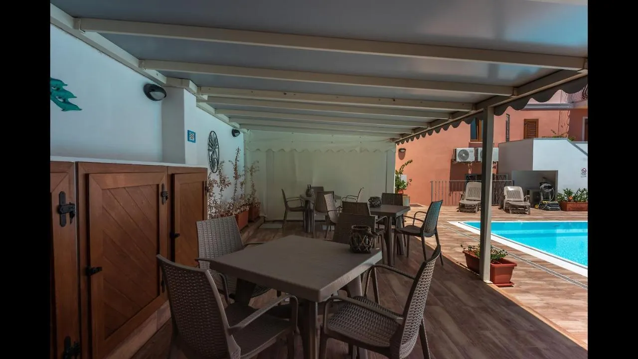 Relaxing Cristal Blu Studio Sleeps 3 Num1486 Santa Teresa Gallura Apartament